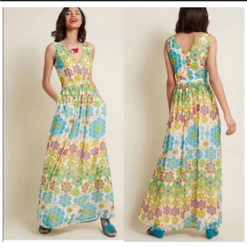 MODCLOTH 1970s style retro mod geometric dot maxi dress. Size M. Retail $100